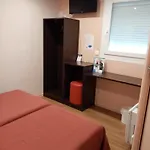 Brit St-quentin/nord Hotel 2*