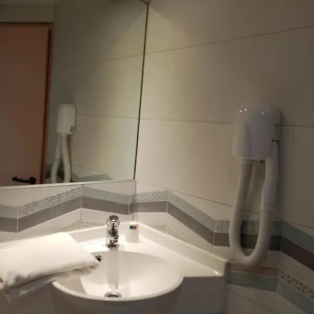 Brit St-quentin/nord Hotel 2*